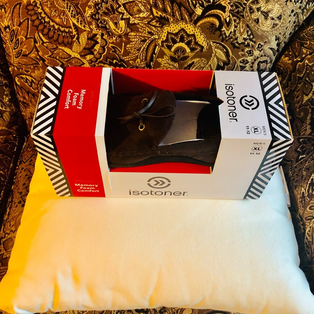 NWT MENS ISOTONER SLIPPERS